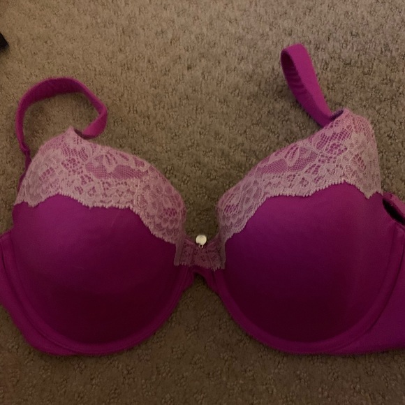 Beautiful 32D Victoria Secret Bra’s - Picture 2 of 4